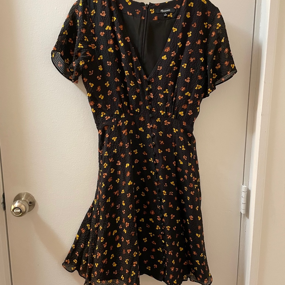 Madewell Button Front Swing Dress in Feline Floral Size 0 (WORN ONCE) - Picture 4 of 4